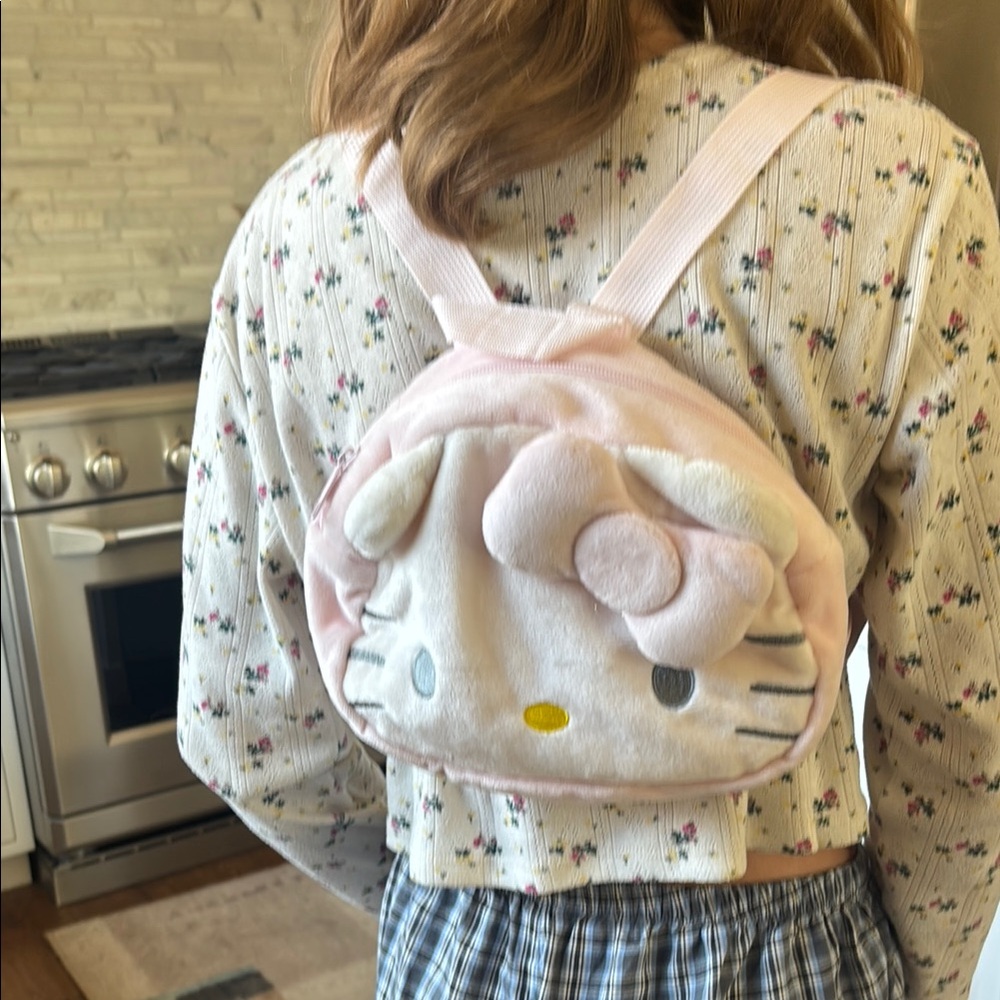 Hello Kitty backpack - Picture 2 of 3